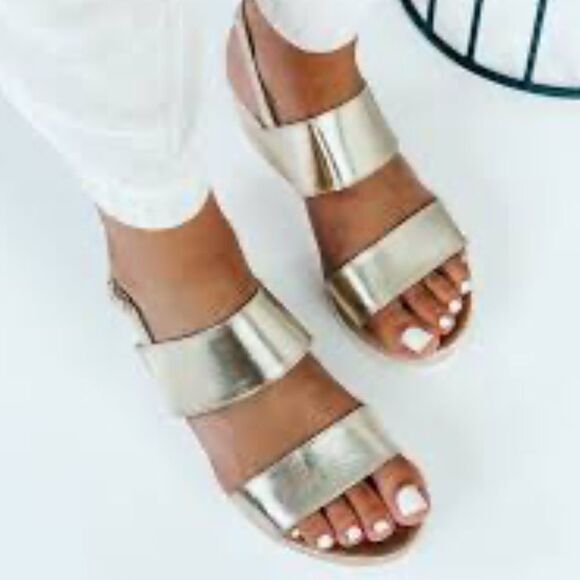 BRAND NEW CHARLOTTE RUSSE CORINNA OPEN TOE WEDGE ANKLE STRAP SANDAL - Picture 1 of 15